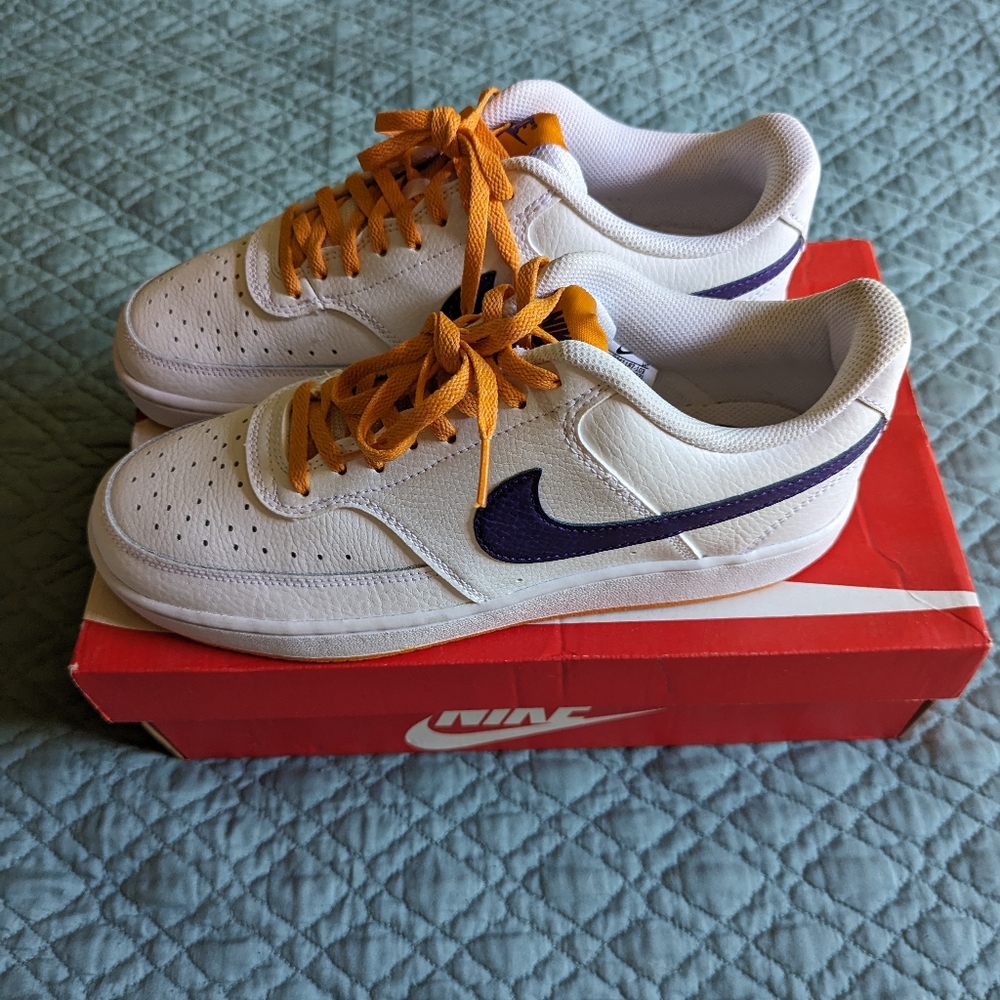 Sneakers - Picture 3 of 5